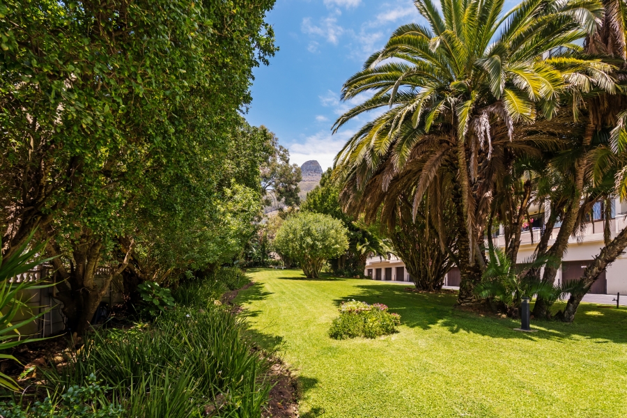 3 Bedroom Property for Sale in Sea Point Western Cape